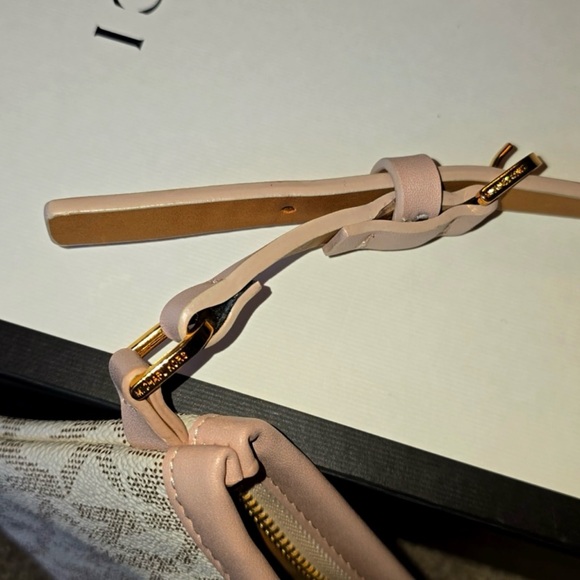 Michael Kors Belt bag like new - Picture 5 of 6